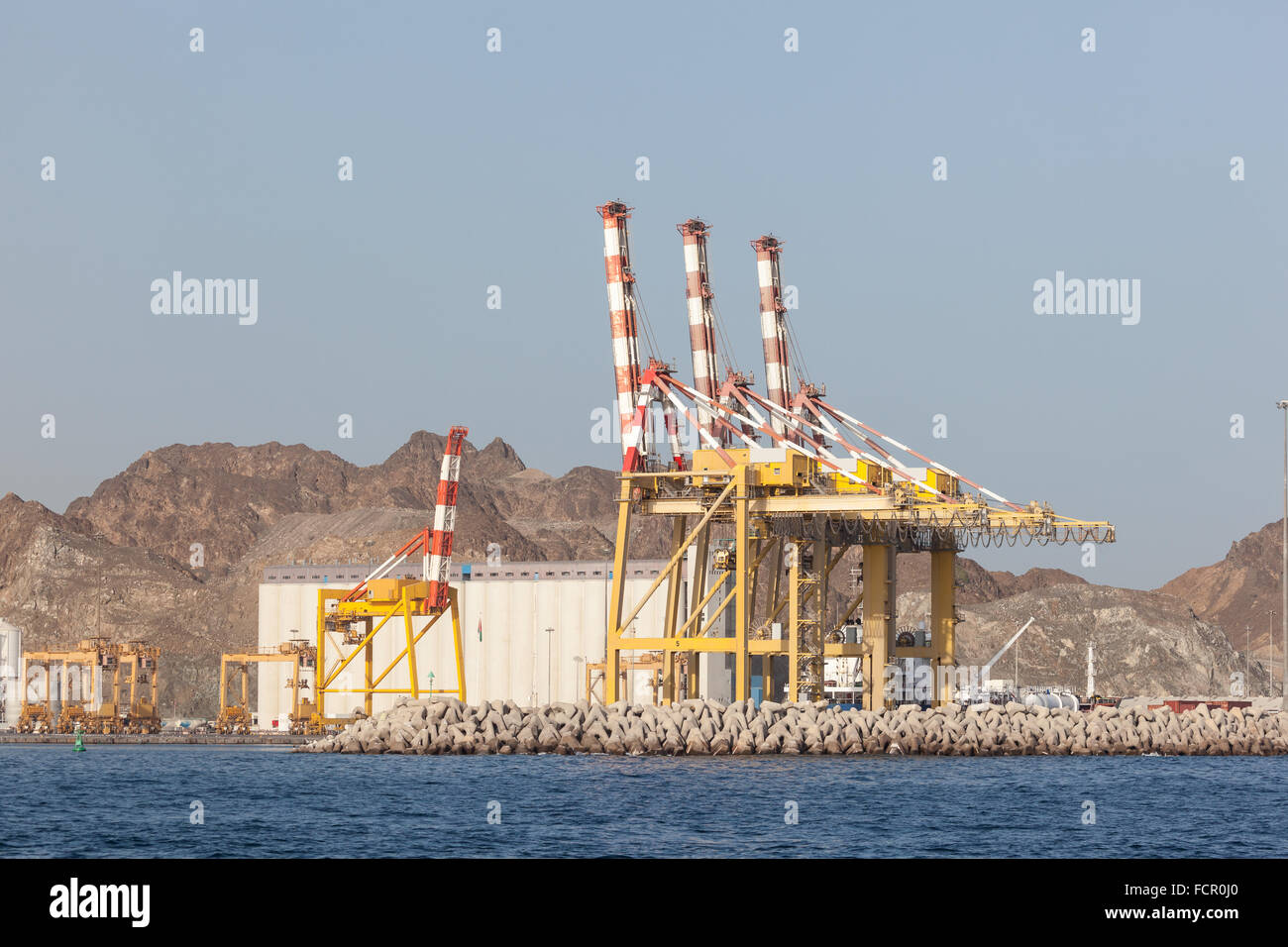 Krane in der industriellen Hafen Muscat, Sultanat von Oman Stockfoto