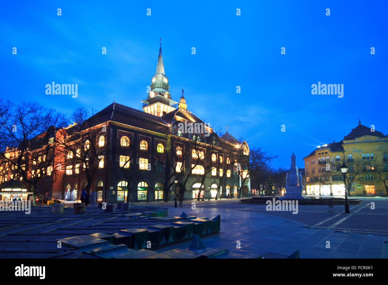 Subotica Rathaus zur blauen Stunde Stockfoto