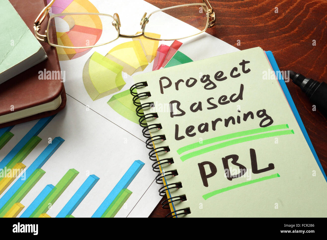 Notebook mit Projekt basierte lernen PBL Zeichen. Bildungskonzept. Stockfoto