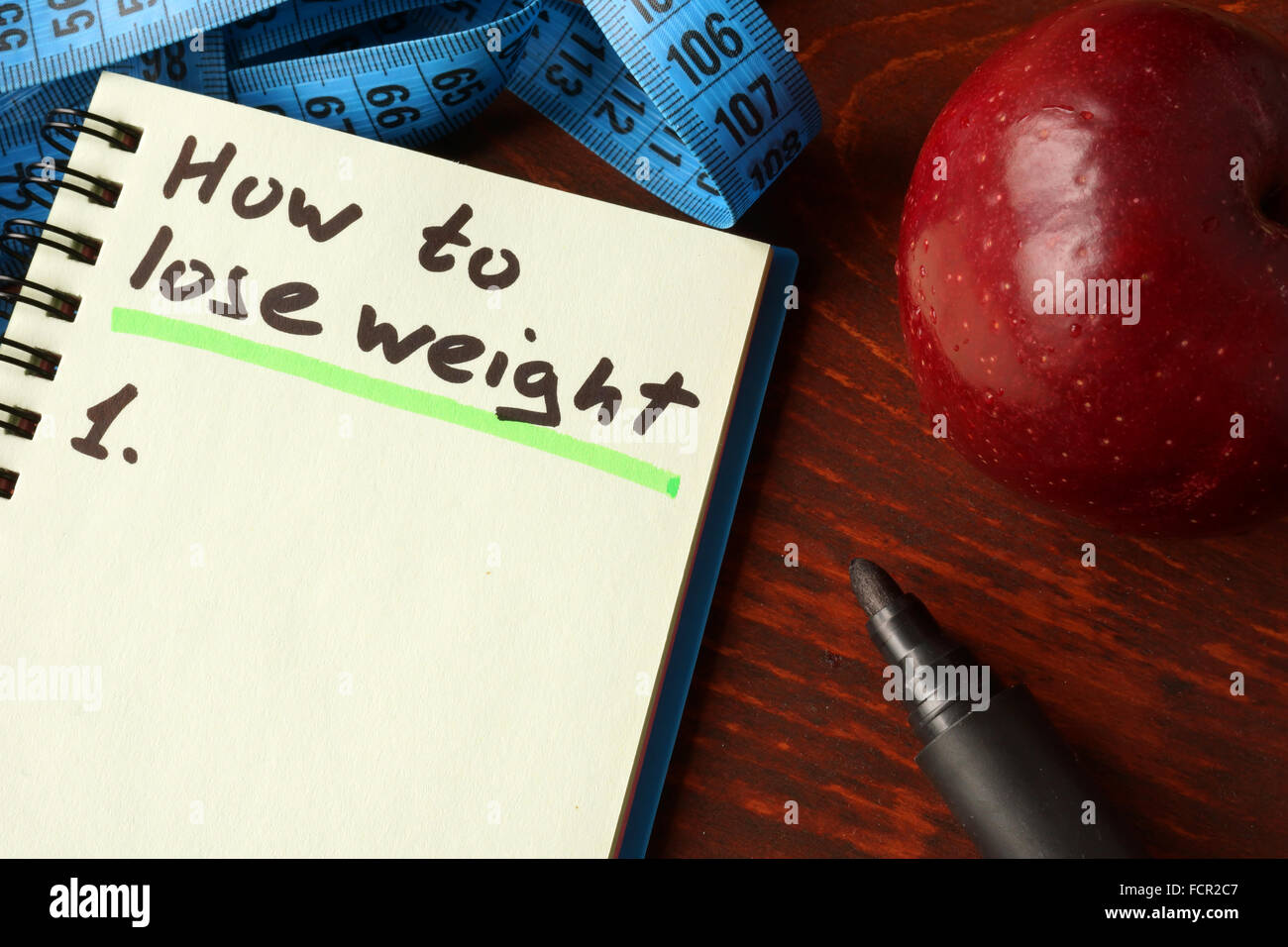 Notizbuch mit wie zu verlieren Gewicht Zeichen auf einem Tisch. Stockfoto