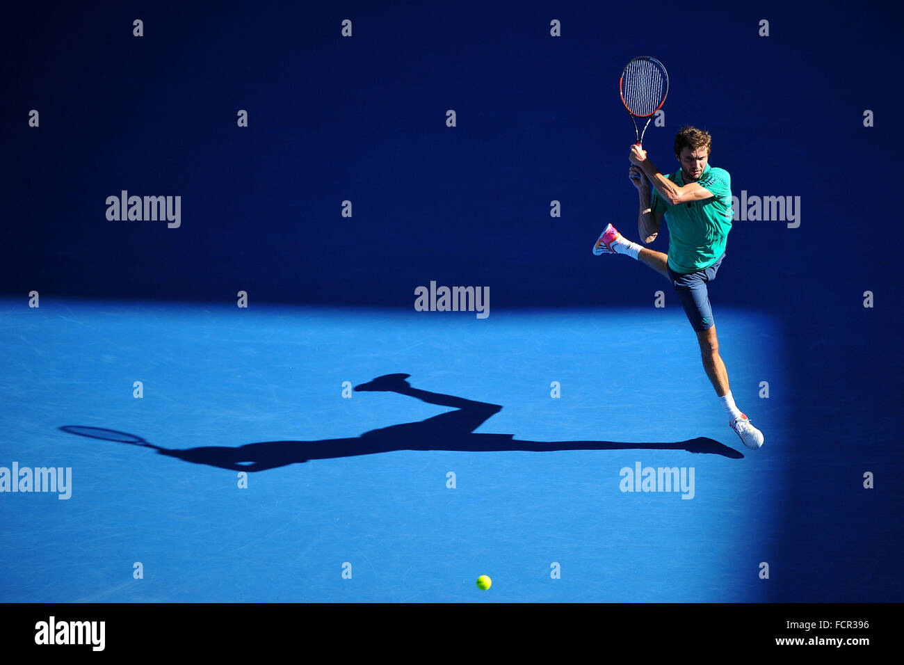 Melbourne Park, Melbourne, Australien. 24. Januar 2016. Gilles Simon (FRA) verliert ein hartes Match Djokovic in 4 Sätzen © Action Plus Sport/Alamy Live News Stockfoto