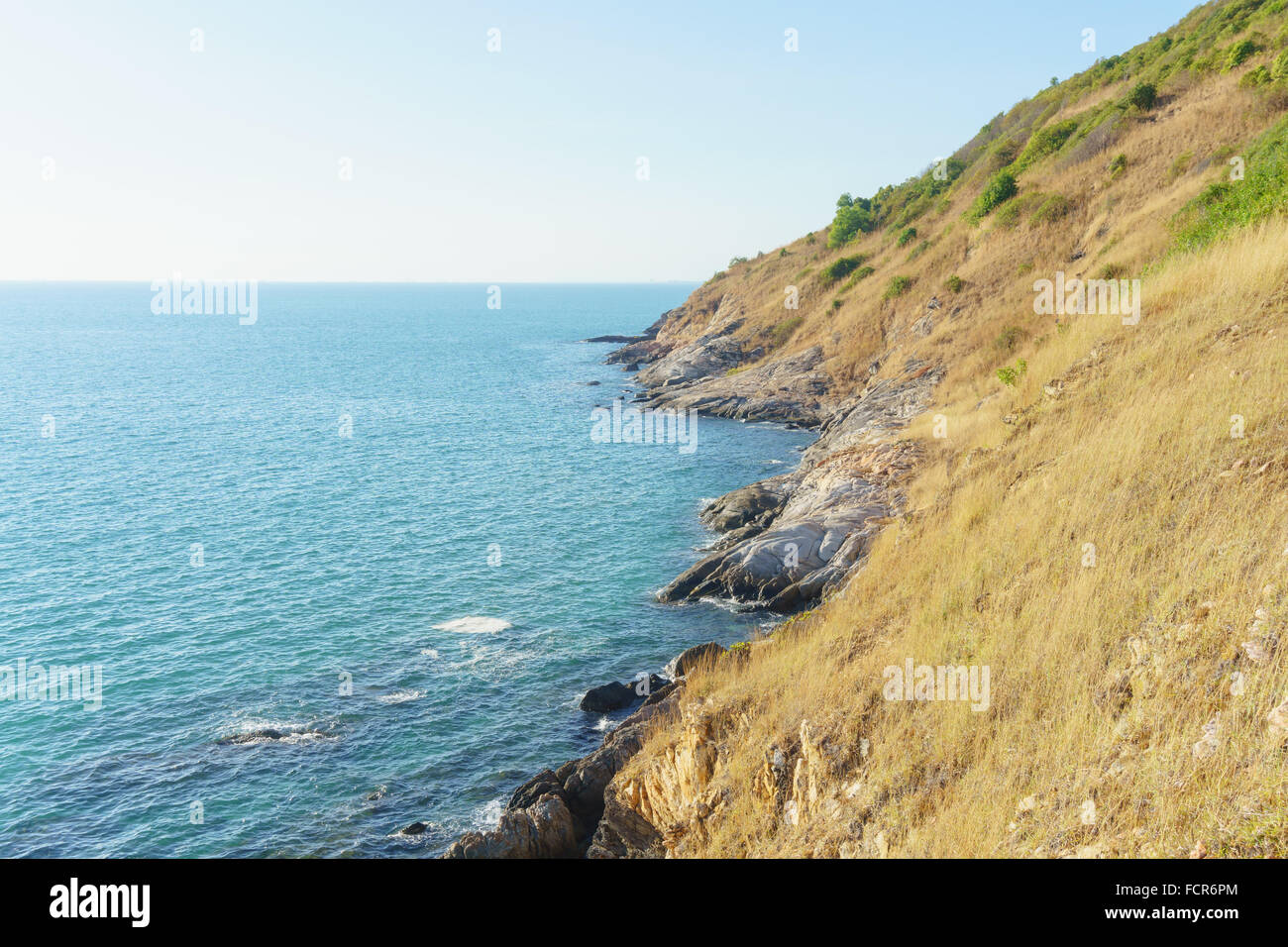 Berg-Stein und Meer am Khao Laem Ya - Mu Ko Samet Nationalpark, Provinz Rayong, Thailand Stockfoto