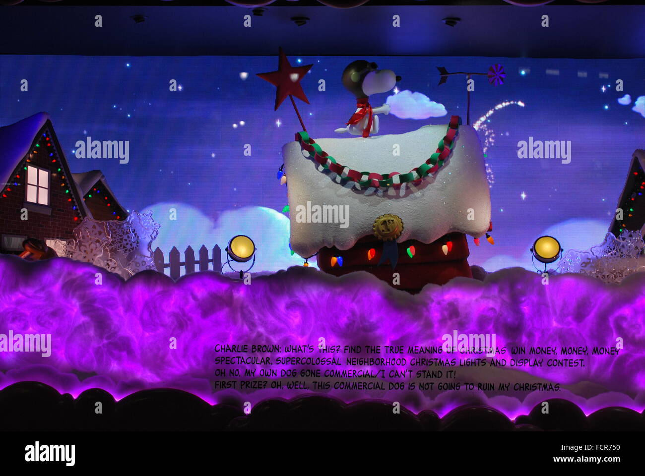 Macy's Herald Square Schaufenster "A Charlie Brown Christmas" feiert den 50. Jahrestag der Karikatur. Stockfoto