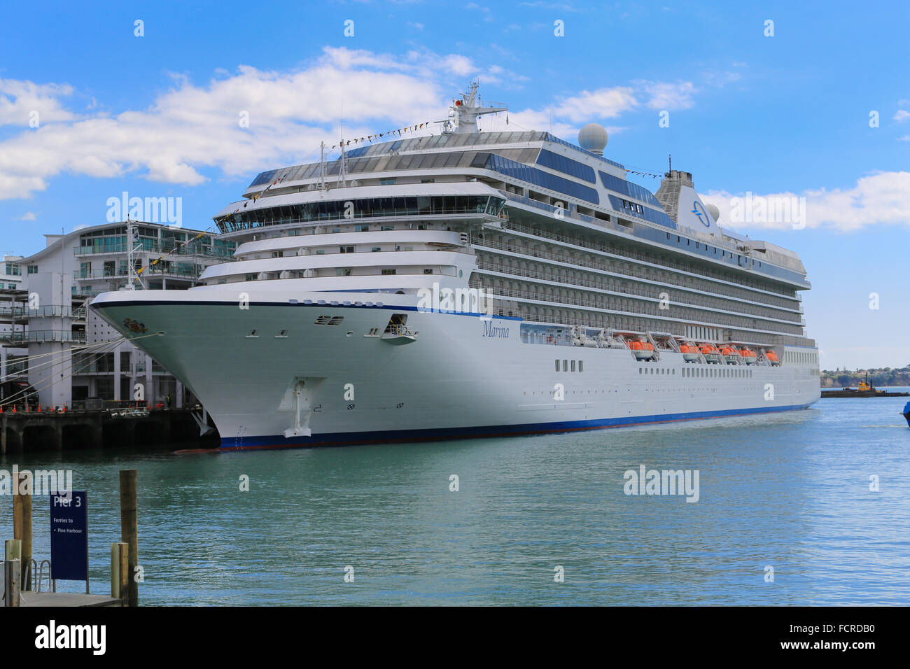 Ozeaniens Kreuzfahrtschiff, die Marina an der Kreuzfahrt Schiffsanlegestelle in Auckland, New Zealand festgemacht. Stockfoto