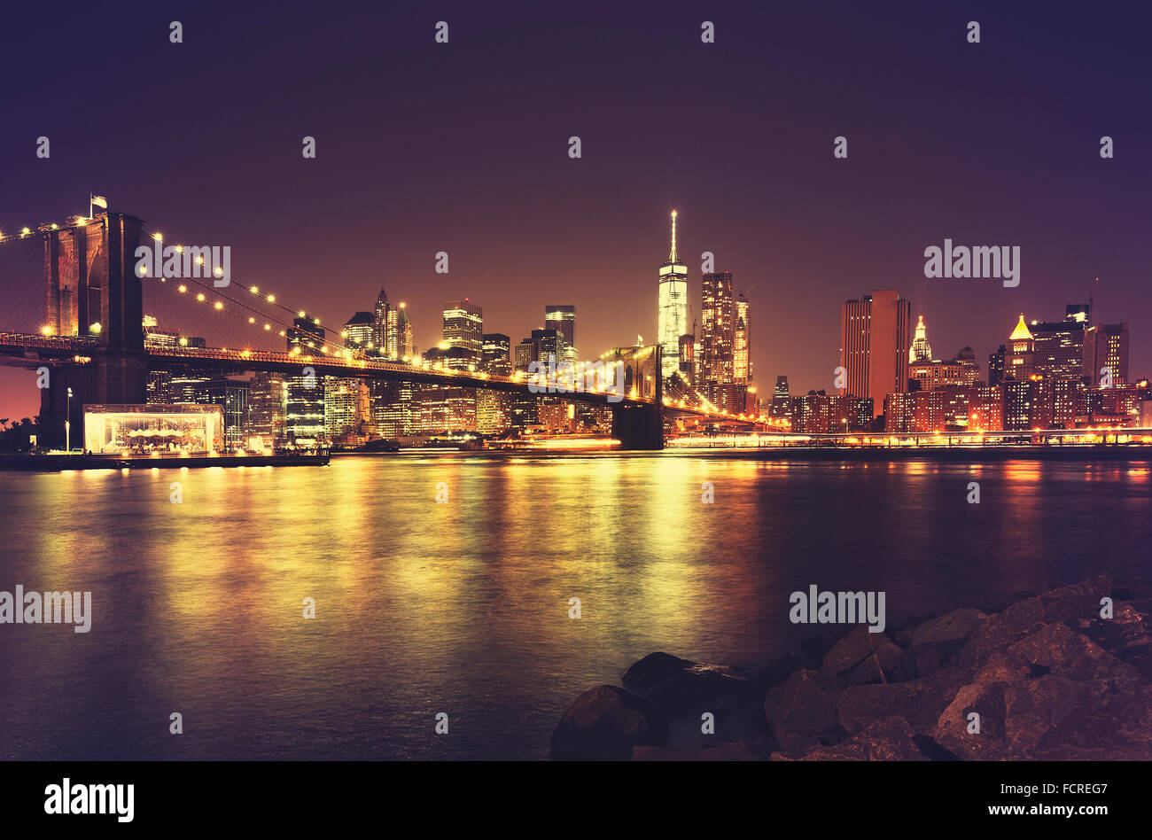 Retro getönten New York Hafen bei Nacht, USA. Stockfoto