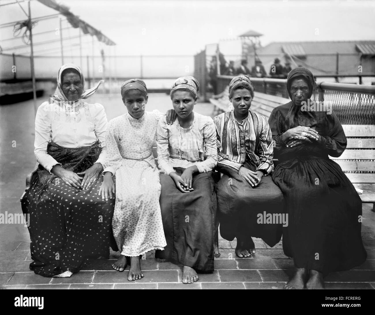 Einwanderer auf Ellis Island, New York, NY, Anfang des 20. Jahrhunderts Stockfoto