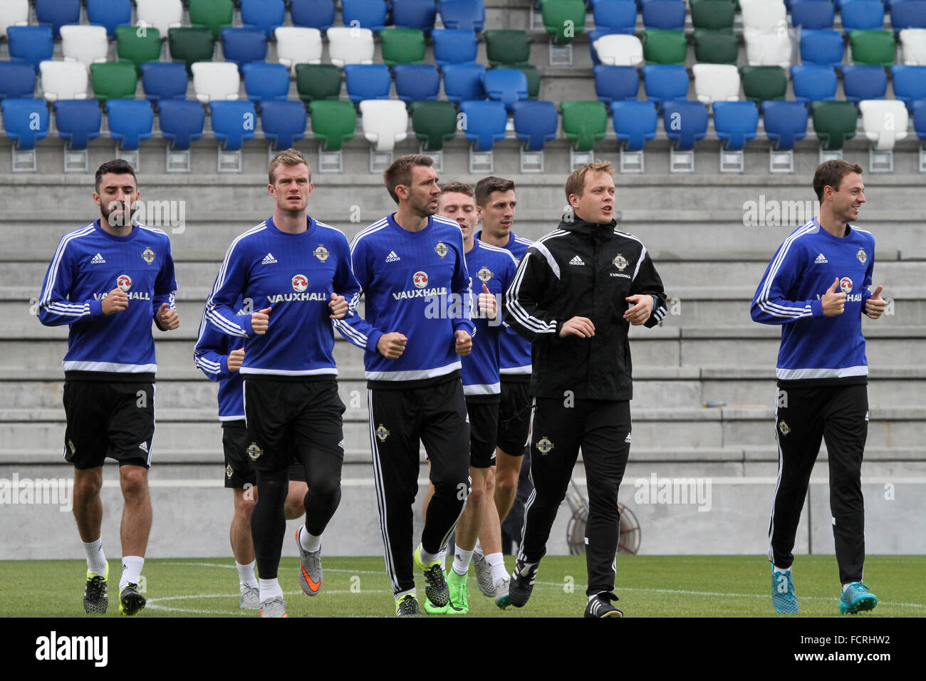 Nordirland internationale Fußball-Nationalmannschaft in einer Trainingseinheit bei der nationalen Fußballstadion im Windsor Park, Belfast. Stockfoto