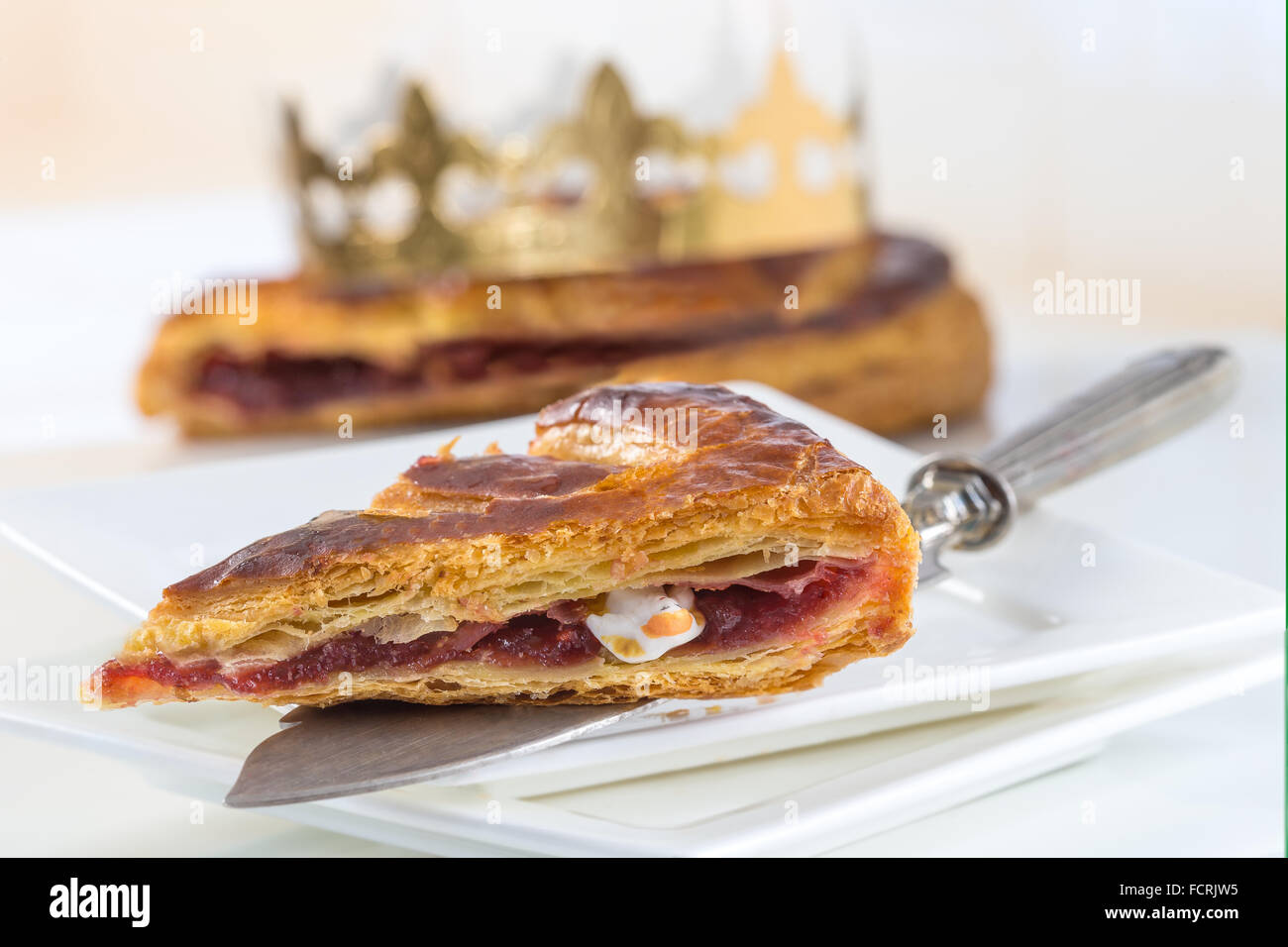 Porton des Königs Kuchen und Krone Stockfoto