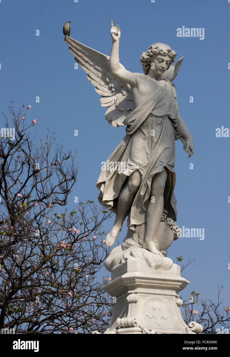 Denkmal in Nekropole Cristobal Colon, Stadtteil Vedado, Havanna, Kuba Stockfoto