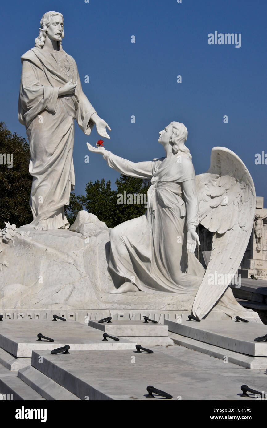 Denkmal-Skulptur in der Nekropole Cristobal Colon, Stadtteil Vedado, Havanna, Kuba Stockfoto
