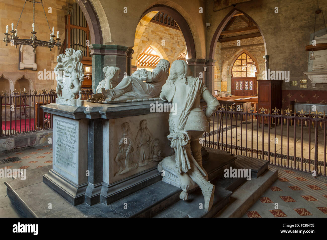 Innenraum der Sackville-Kapelle in St. Michael und alle Engel Kirche in Withyham Dorf, East Sussex, England. Stockfoto