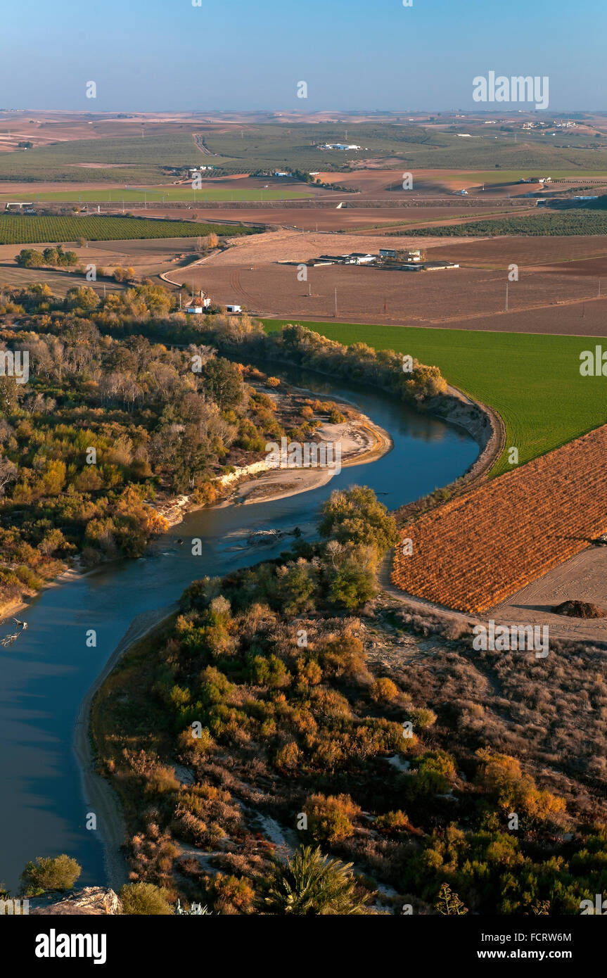 Tal des Flusses Guadalquivir, Almodovar del Rio, Cordoba Provinz, Region von Andalusien, Spanien, Europa Stockfoto
