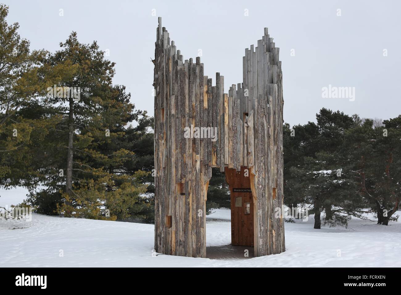 Ein hohler Baumstruktur für den Unterricht Besucher über Bäume im Arboretum Minnesota Landschaft in der Nähe von Minneapolis. Stockfoto