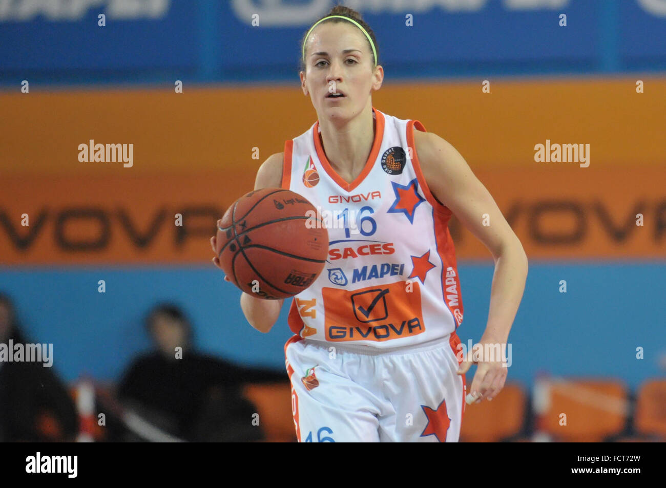 Neapel, Italien. 24. Januar 2016. Neapel-Point guard Chiara Pastore in Aktion während der Meisterschaft italienische Serie A Frauen Basketball regulären Saison Saces Mapei Napoli vs. Lavezzini Parma. Parma-Team gewann das Spiel. © Paola Visone/Pacific Press/Alamy Live-Nachrichten Stockfoto