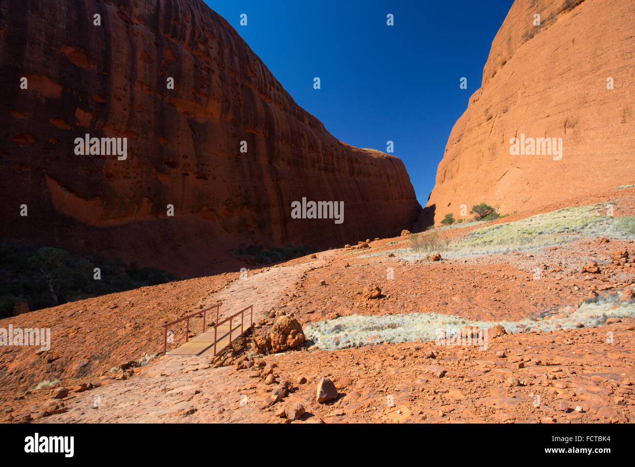 Walpa Gorge in The Olgas an klaren Wintertag in den nördlichen Terrotory in Australia2 Stockfoto