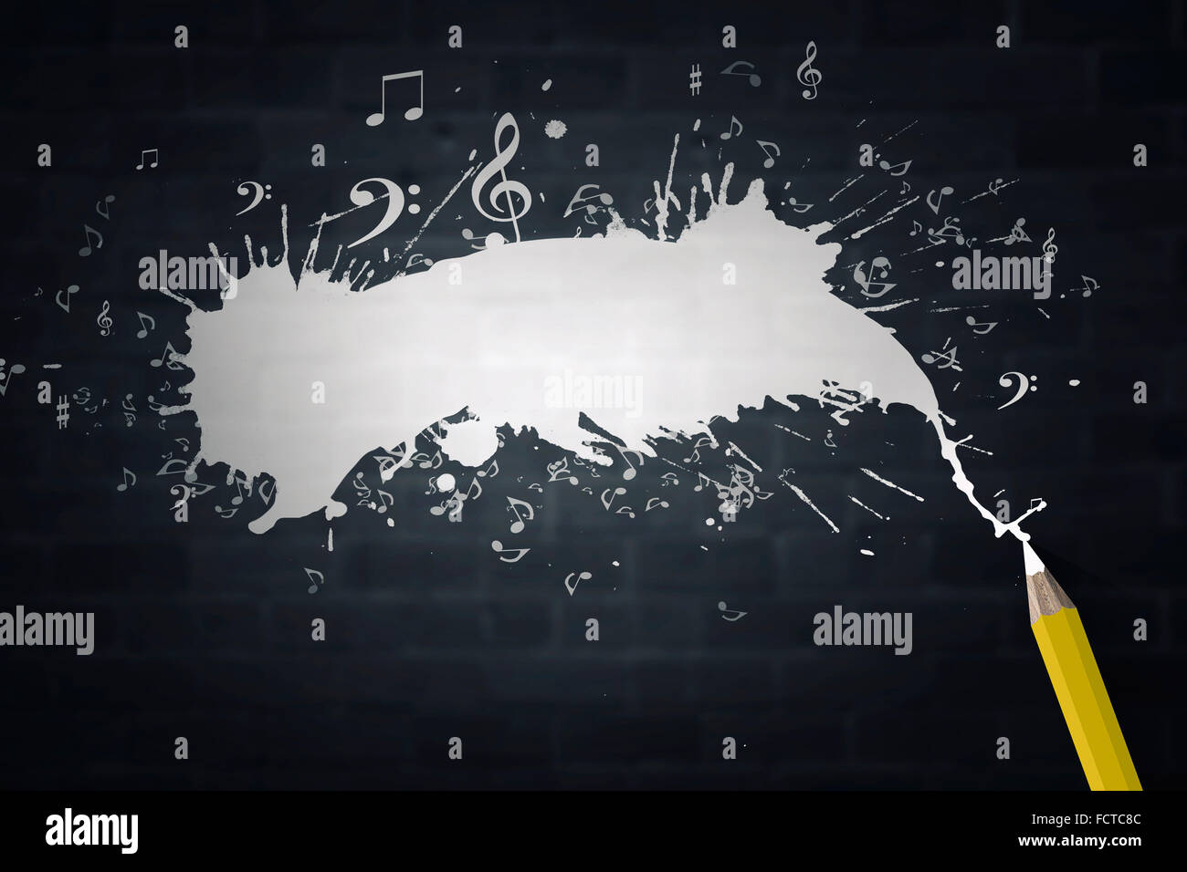 Musiknoten und Bleistift auf schwarzem Hintergrund Stockfoto