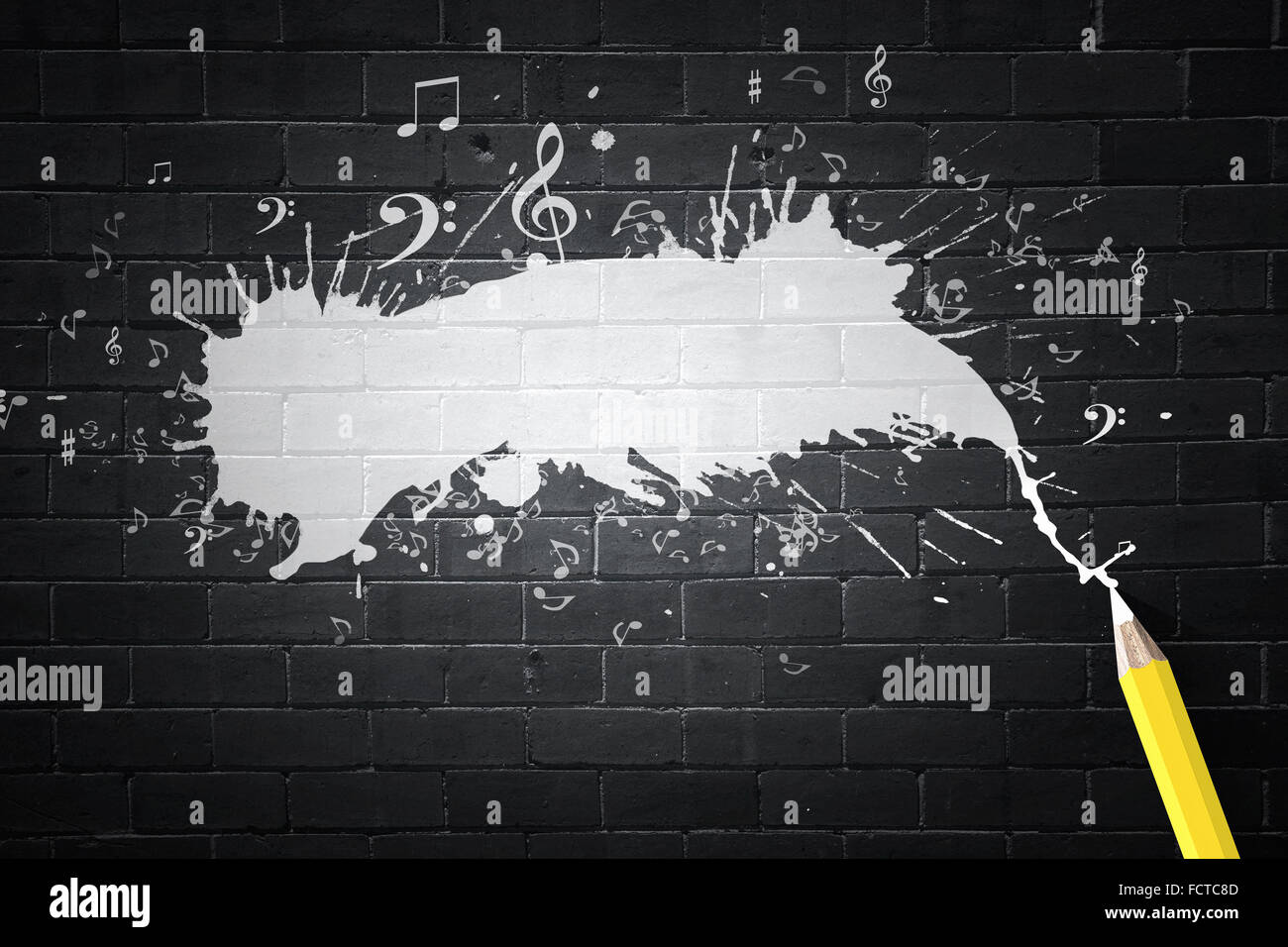 Musiknoten und Bleistift auf schwarzem Hintergrund Stockfoto