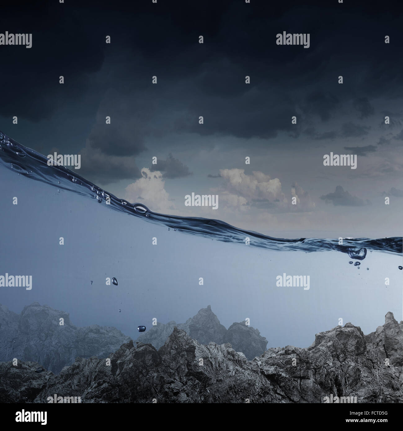 Unterwasserbilder der Meeresboden und stürmischen Himmel Stockfoto