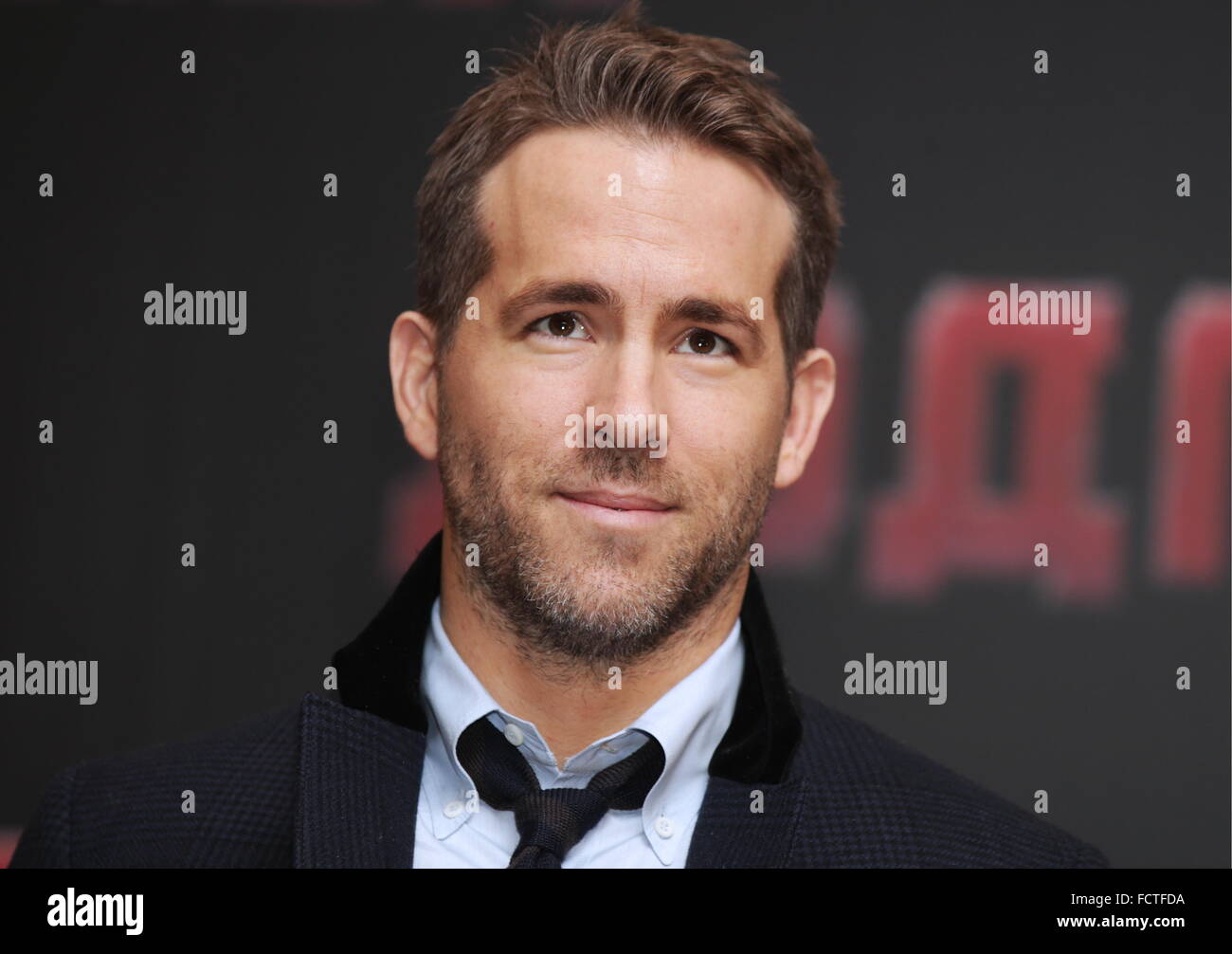 Moskau Russland 25 Januar 2016 Kanadischer Schauspieler Ryan Reynolds Vor Einer Pressekonferenz Am Amerikanischen Regisseur Tim Miller Neuen Film Deadpool Gesehen Bildnachweis Artyom Geodakyan Tass Alamy Live Nachrichten Stockfotografie Alamy