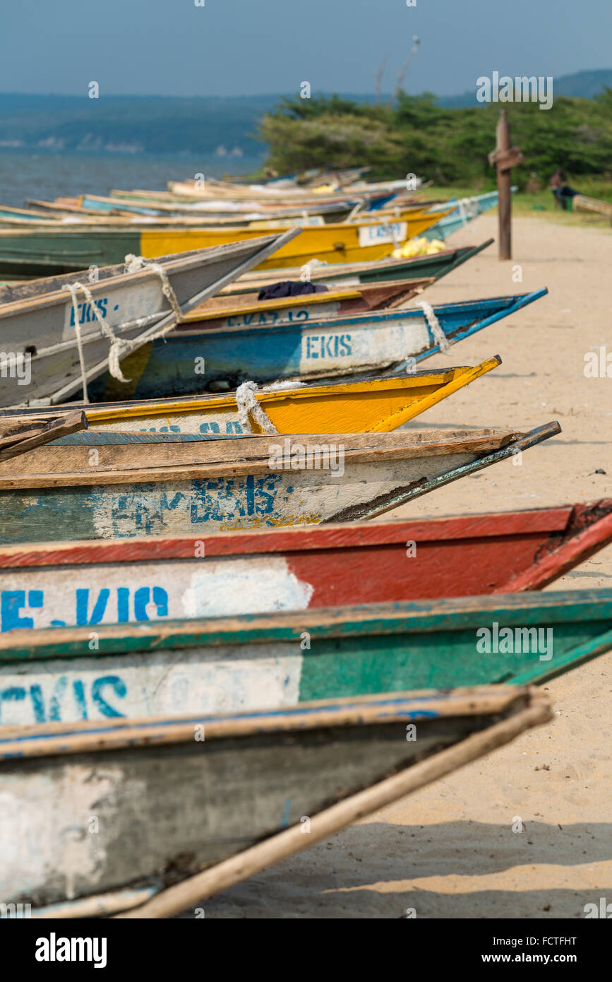 Boote am Strand von der See Edouard, Queen Elizabeth National Park, Uganda, Ostafrika Stockfoto