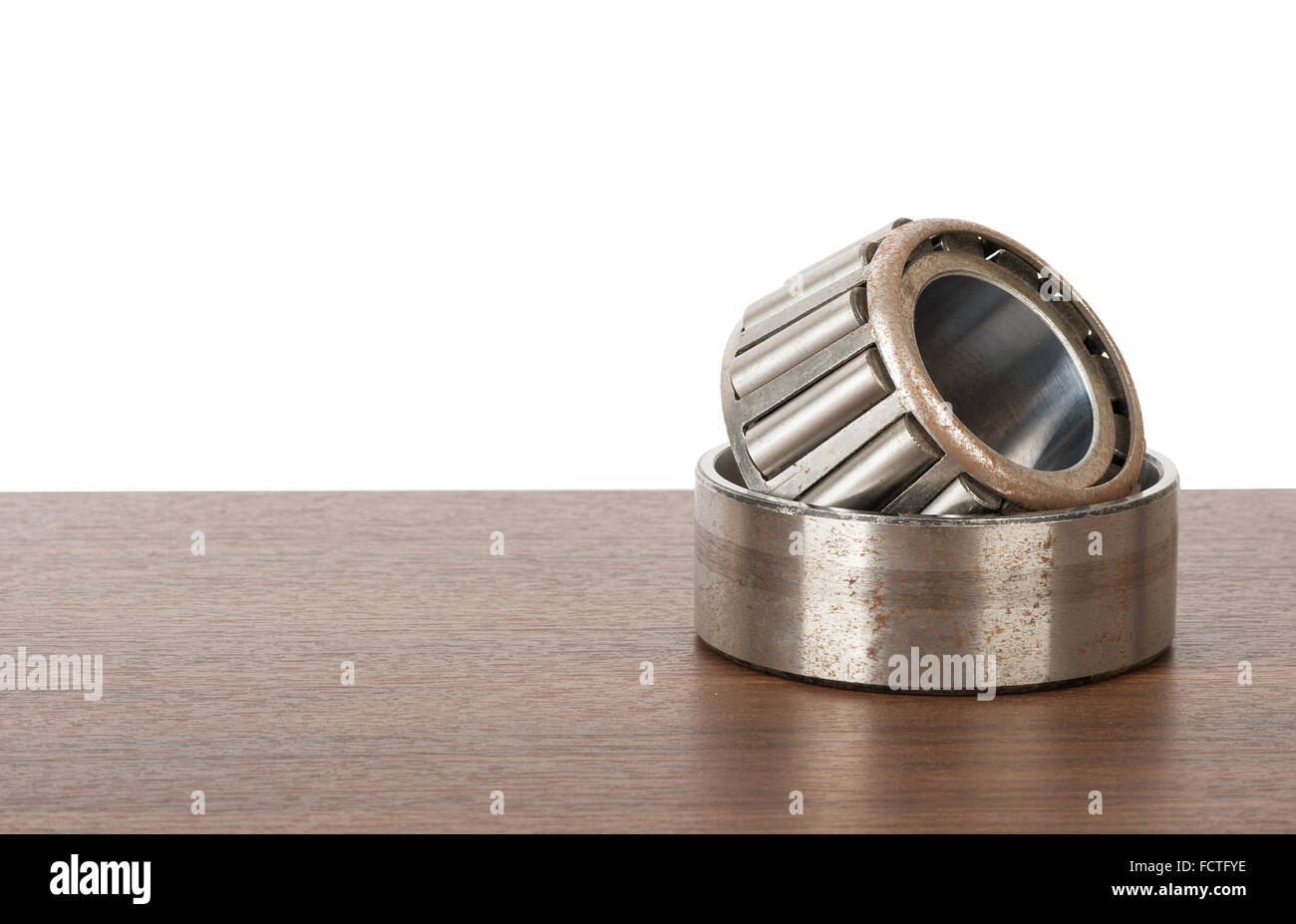 Rollenlager auf Tisch Stockfoto