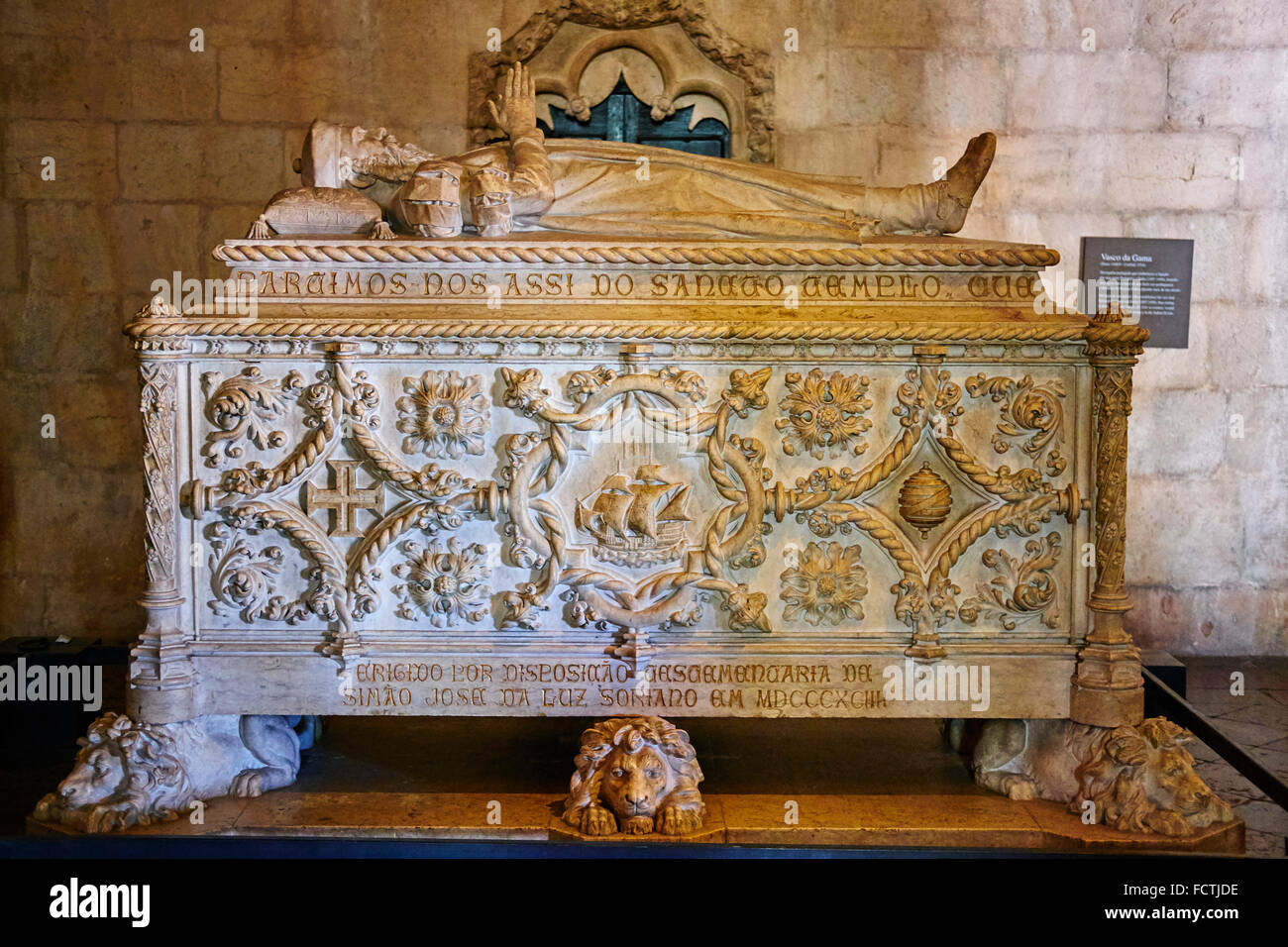 Portugal, Lissabon, Mosteiro Dos Jeronimos, Hieronymus-Kloster, UNESCO-Welterbe, Vasco da Gama Grabstein im manuelinischen st Stockfoto