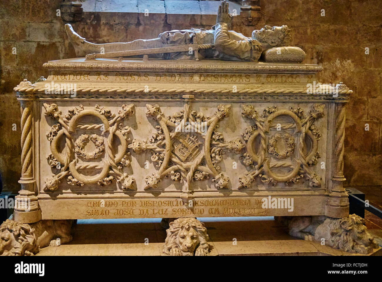 Portugal, Lissabon, Mosteiro Dos Jeronimos, Hieronymus-Kloster, UNESCO-Welterbe, Grabstein von Luis Vaz de Camoes, berühmten p Stockfoto