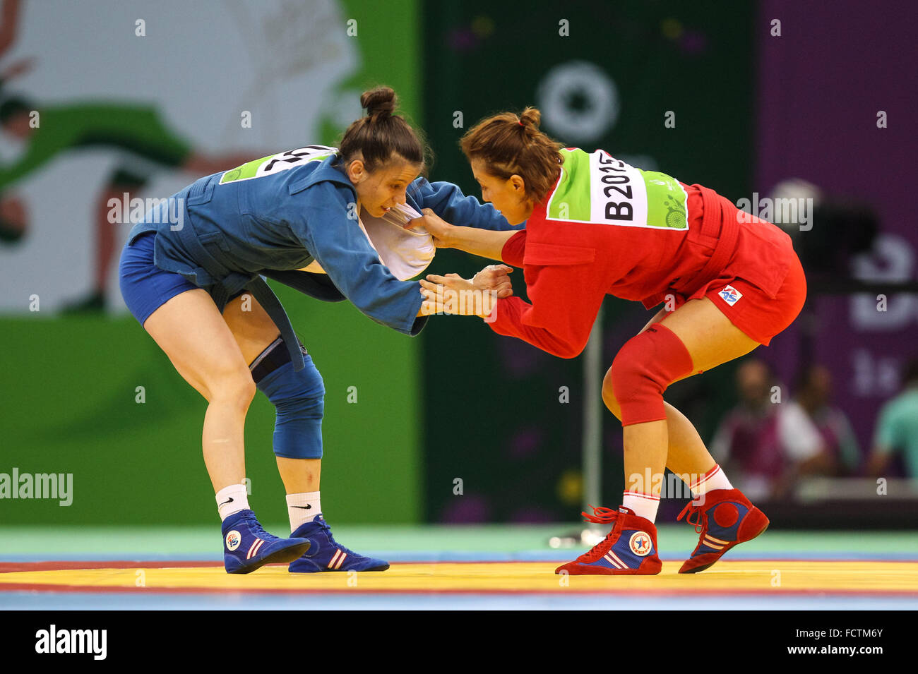 Yana Kostenko (RUS, rot) Vs Kalina Stefanova (BUL, blau). Endgültige. Damen 60kg. Sambo. Heydar Aliyev Arena. Baku2015. 1. Europäische Spiele. Baku. Aserbaidschan. 22.06.2015 Stockfoto