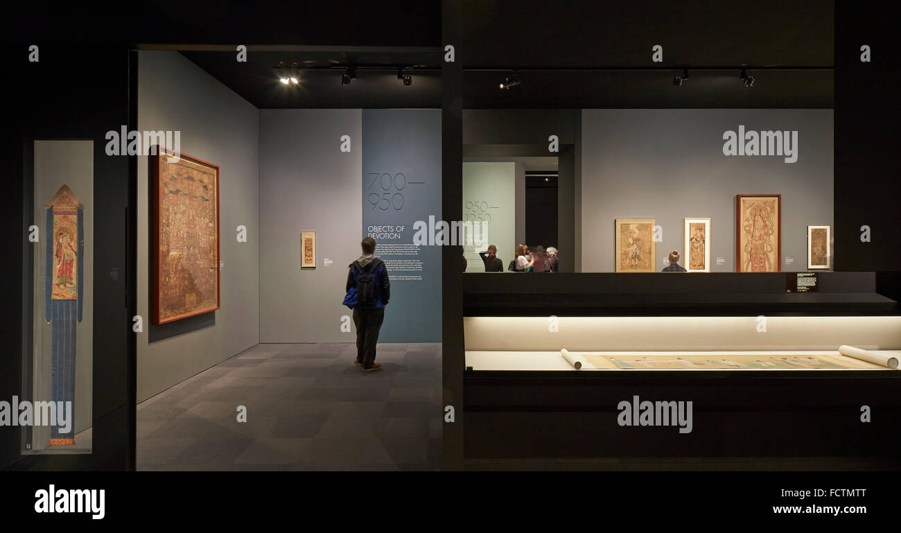 Blick durch Ausstellung Abschnitte. V & Meisterwerke der chinesischen Malerei, London, Vereinigtes Königreich. Architekt: Stanton Williams, 2013. Stockfoto