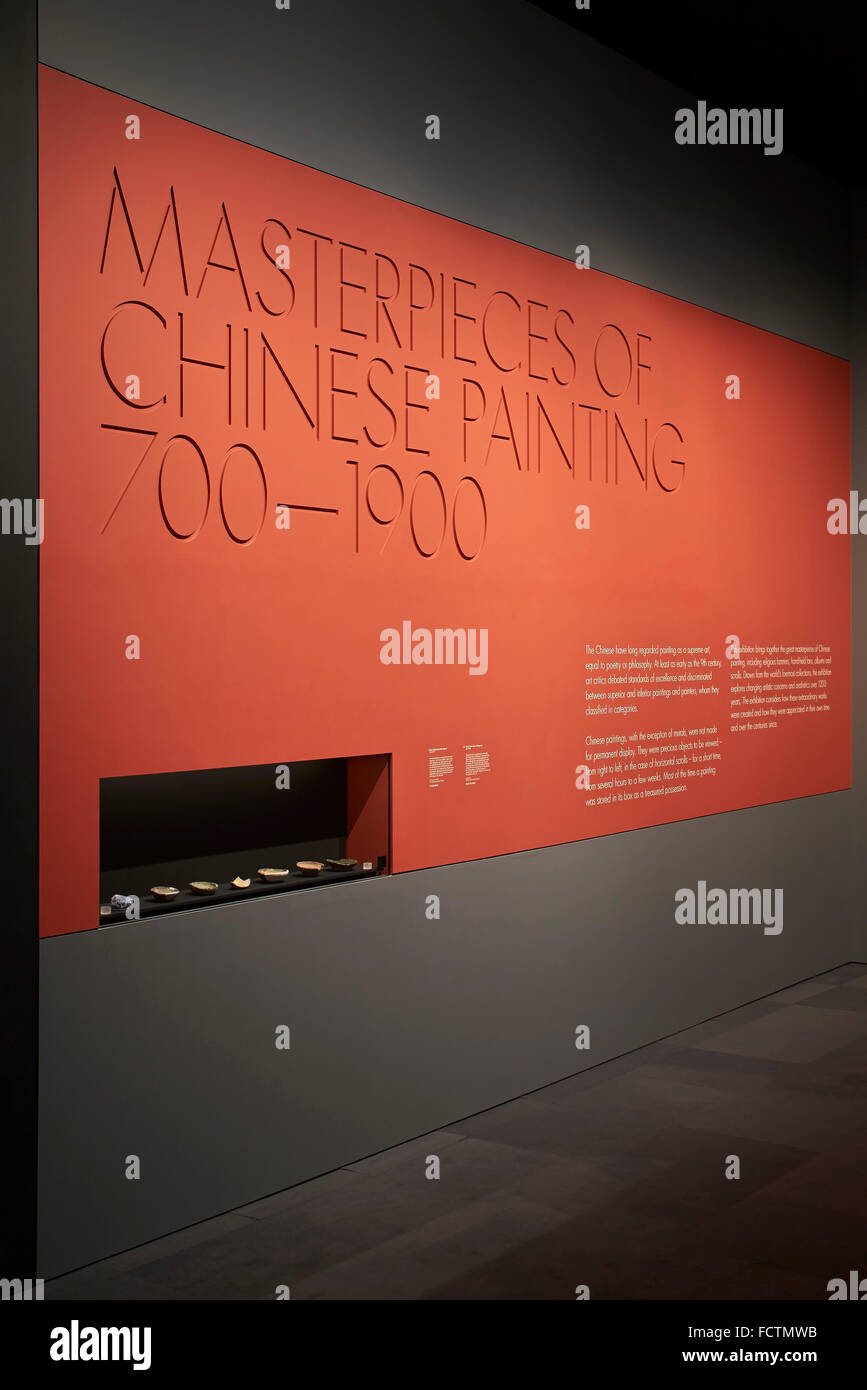 Der Titel der Ausstellung in rot. V & Meisterwerke der chinesischen Malerei, London, Vereinigtes Königreich. Architekt: Stanton Williams, 2013. Stockfoto