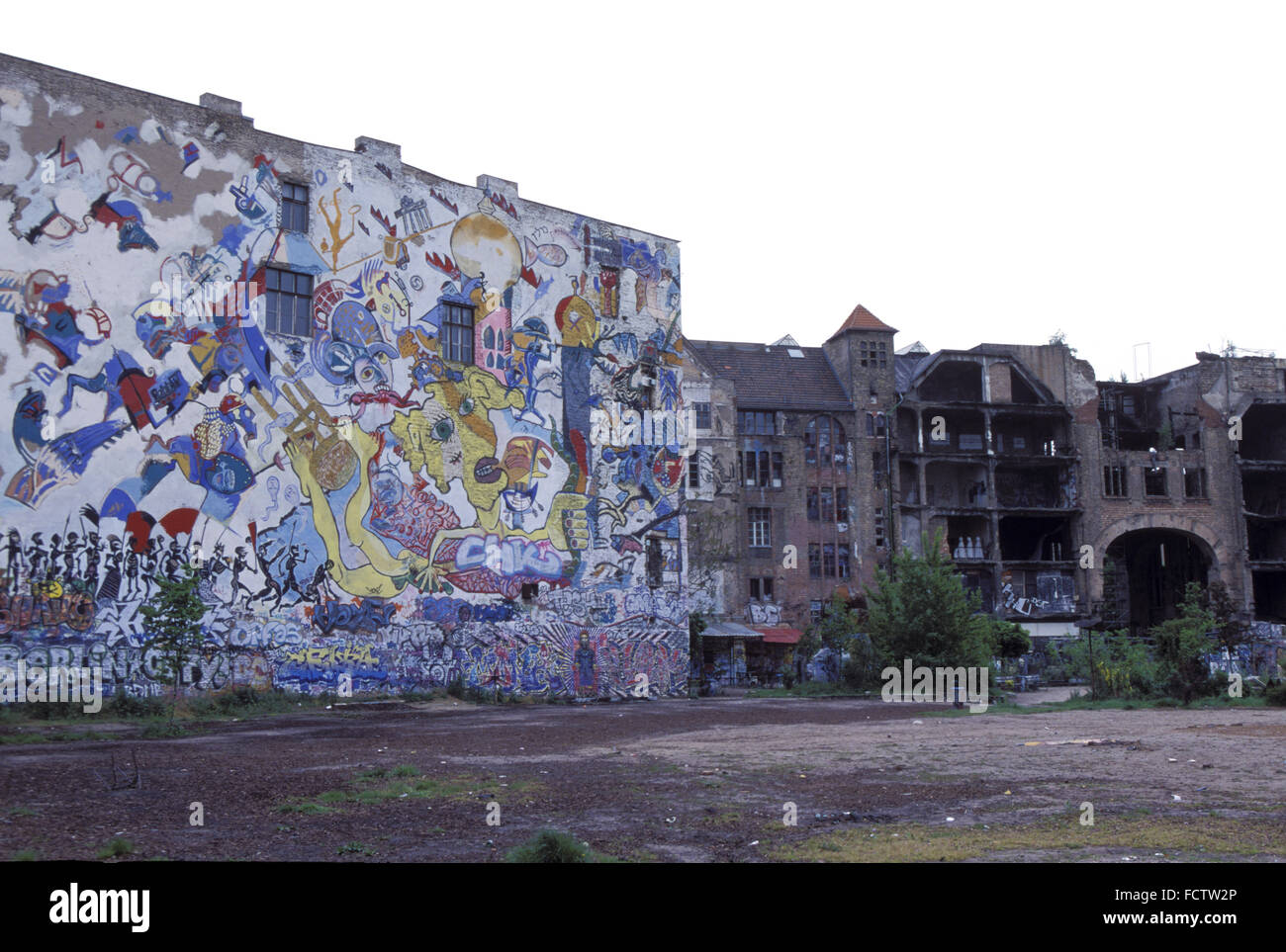 DEU, Deutschland, Berlin, Graffitis auf ein Haus in der Friedrich-Straße.  DEU, Deutschland, Berlin, Graffitis ein Einem Haus in der Fr Stockfoto