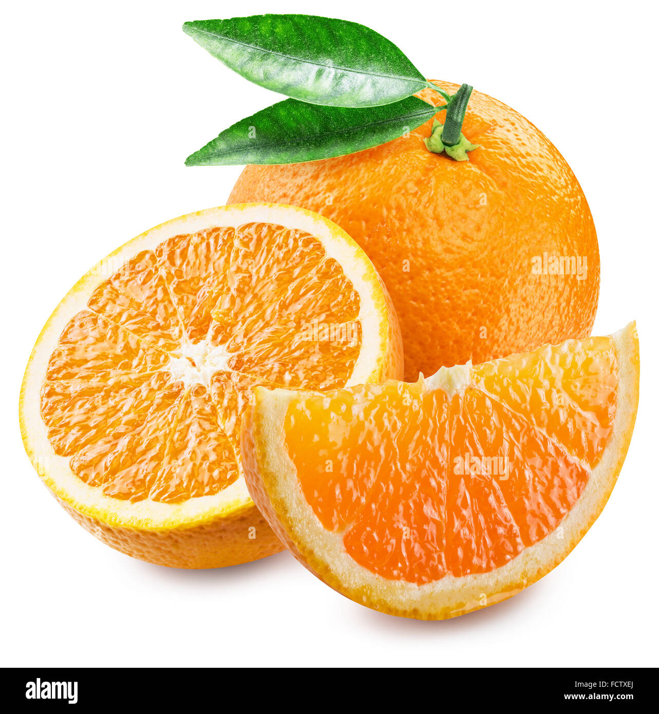 Orange Frucht und Scheiben. Datei enthält Beschneidungspfade. Stockfoto