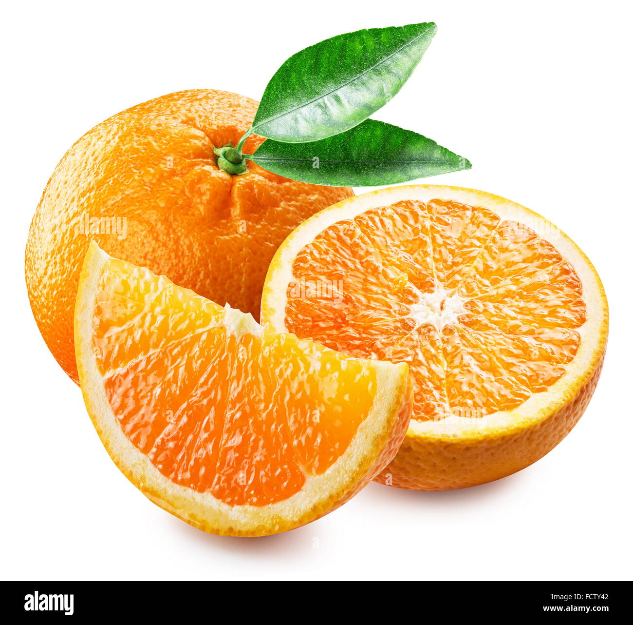 Orange Frucht und Scheiben. Datei enthält Beschneidungspfade. Stockfoto