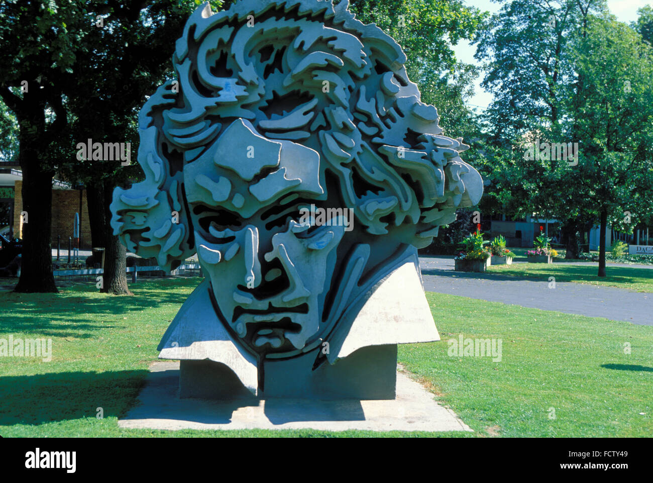 DEu, Deutschland, den Kopf von Beethoven vor der Beethovenhalle.  DEU, Deutschland, Bonn, Beethoven-Kopf Vor der Beethovenhal Stockfoto