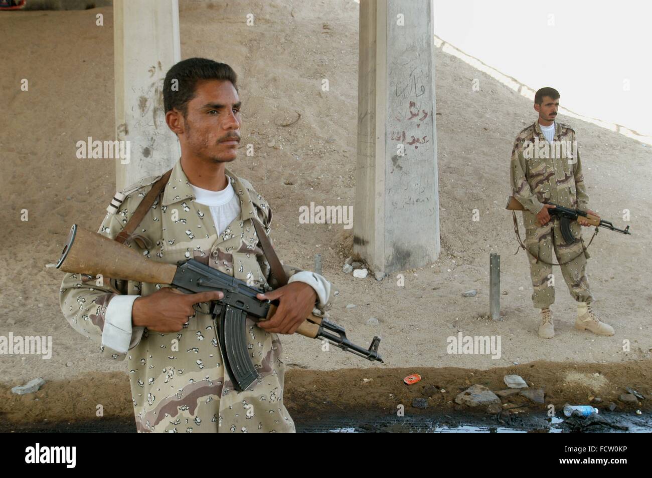 Neue rekonstituierte irakische Armee nach Kriegsende 2003, Checkpoint auf der Autobahn Basra - Nasiriya Stockfoto