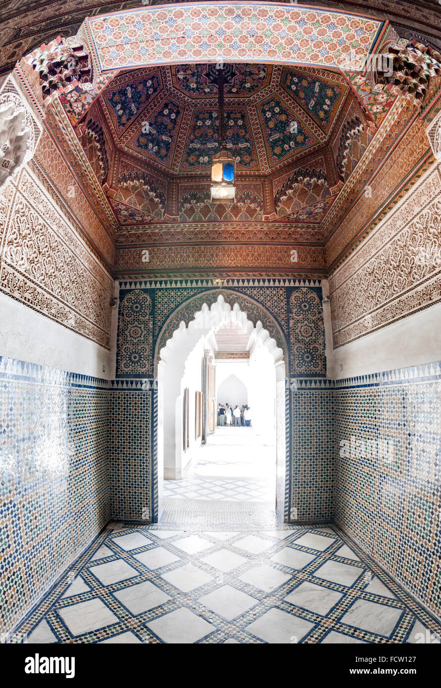 Alkoven und Innenhof der Bahia Palast in Marrakesch, Marokko. Stockfoto