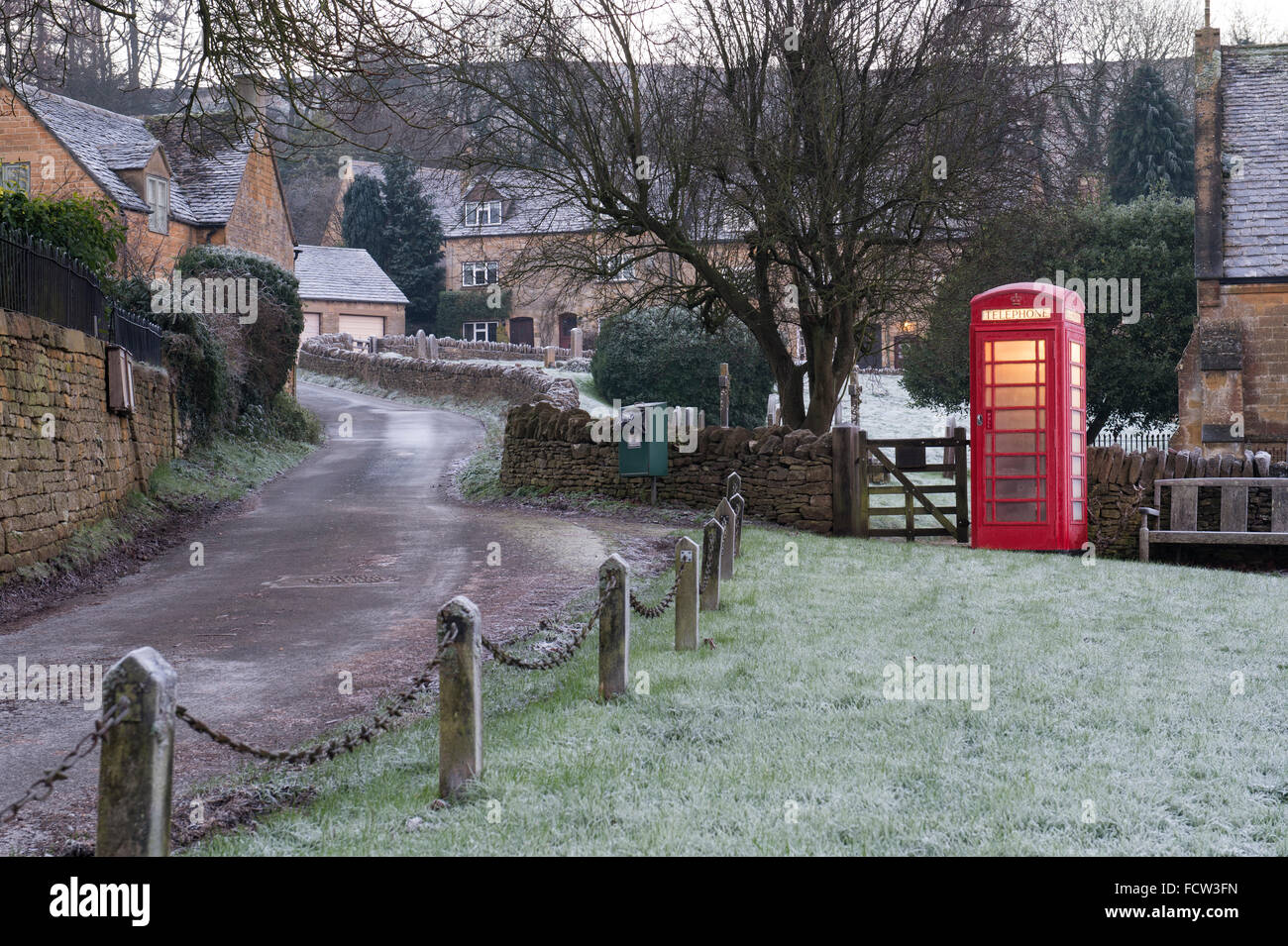 Am frühen Morgen Winter frost im Dorf Snowshill Cotswolds, Gloucestershire, England Stockfoto