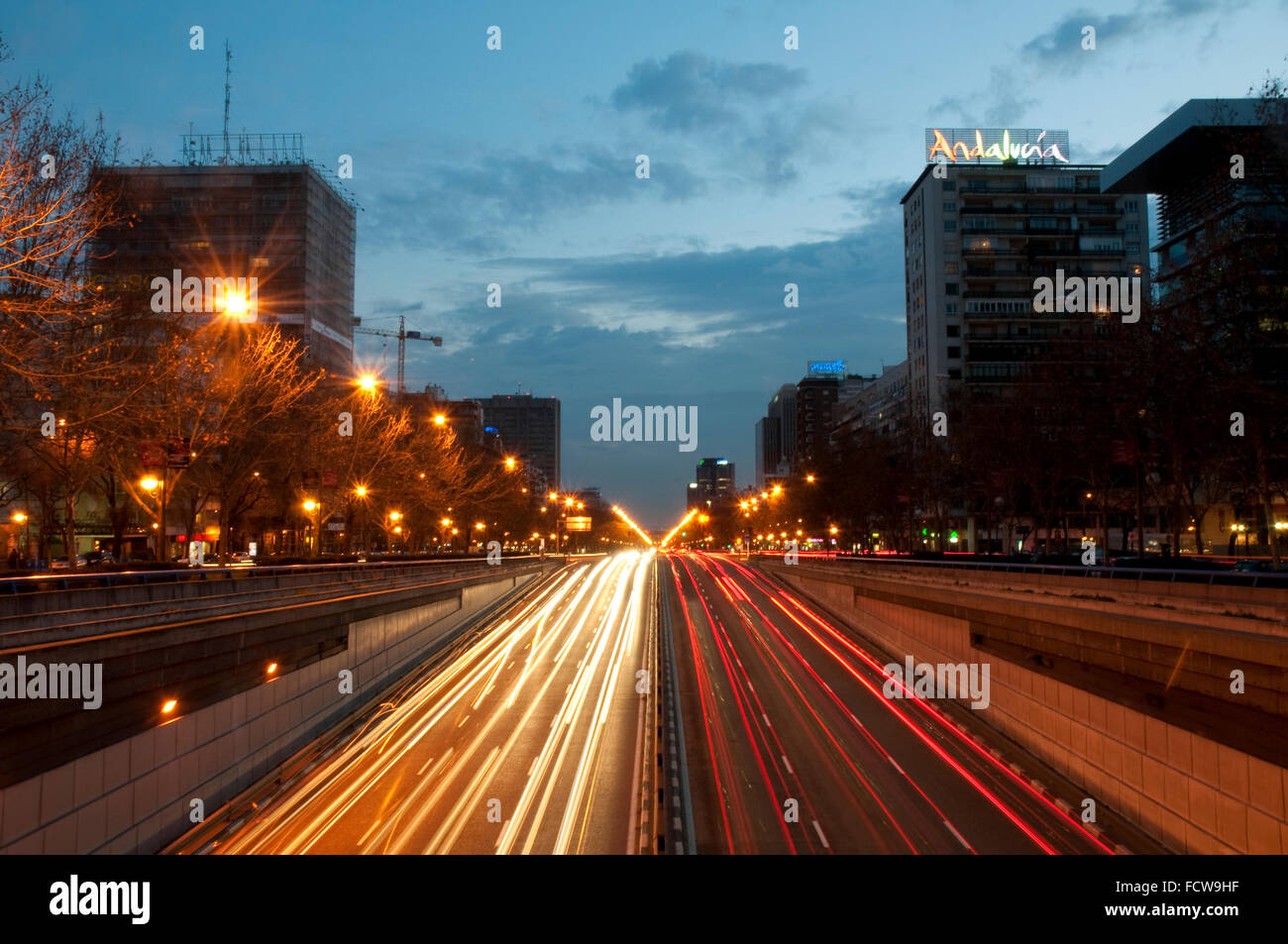 Paseo De La Castellana, Nachtansicht. Madrid, Spanien. Stockfoto