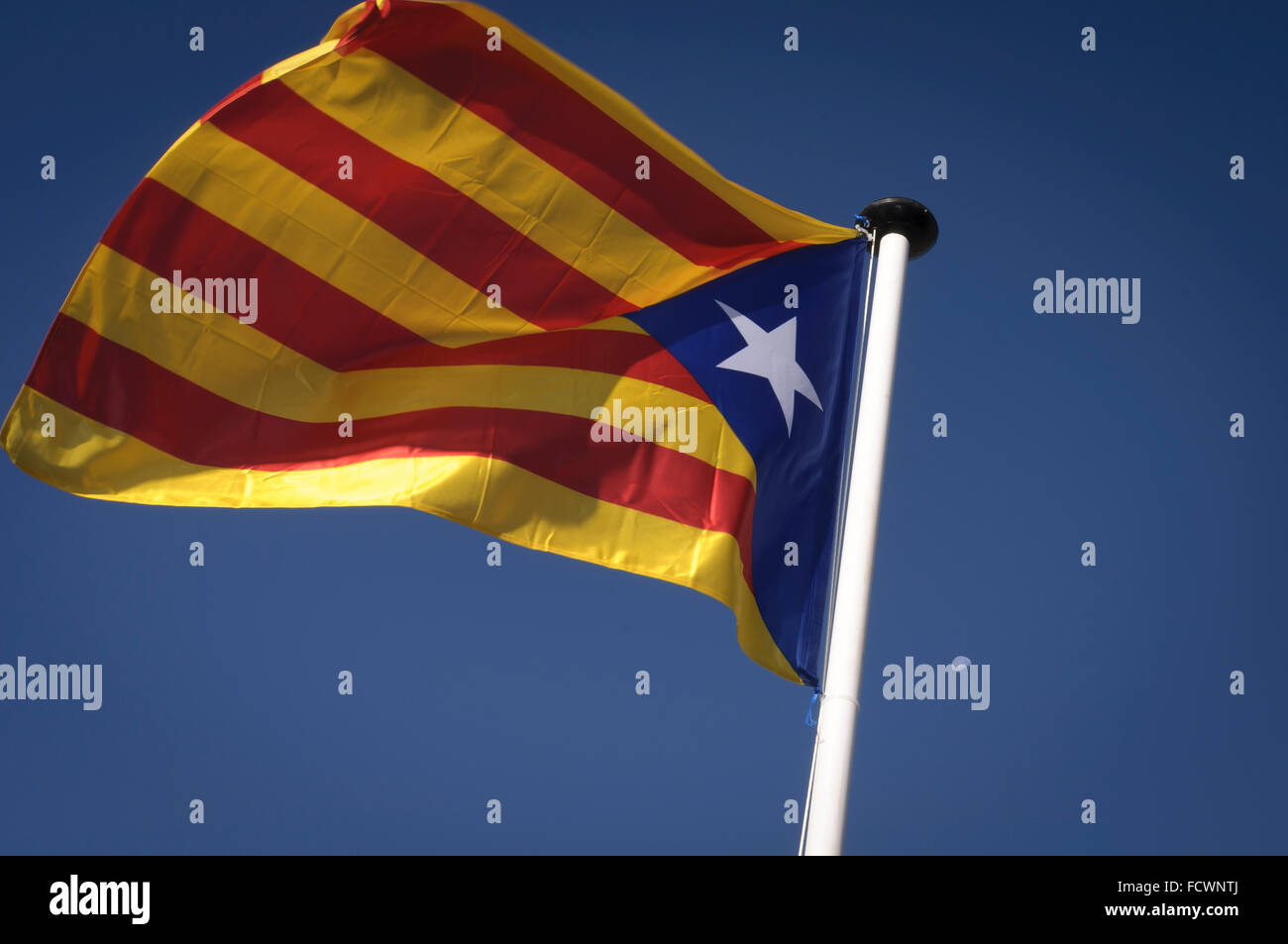 Katalanische Flagge mit dem Mond Stockfoto