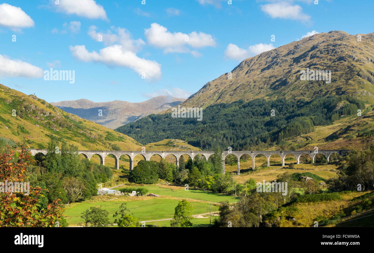 Glenfinnan-Viadukt, genommen aus der Sicht der Besucher in Glenfinnan, Scotland, UK. Stockfoto