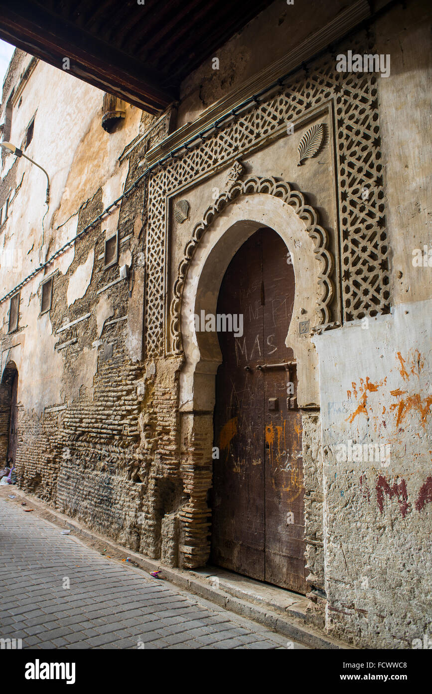 Typische Straße der Medina von Fes El Bali. Fez, Marokko. Nordafrika. Stockfoto