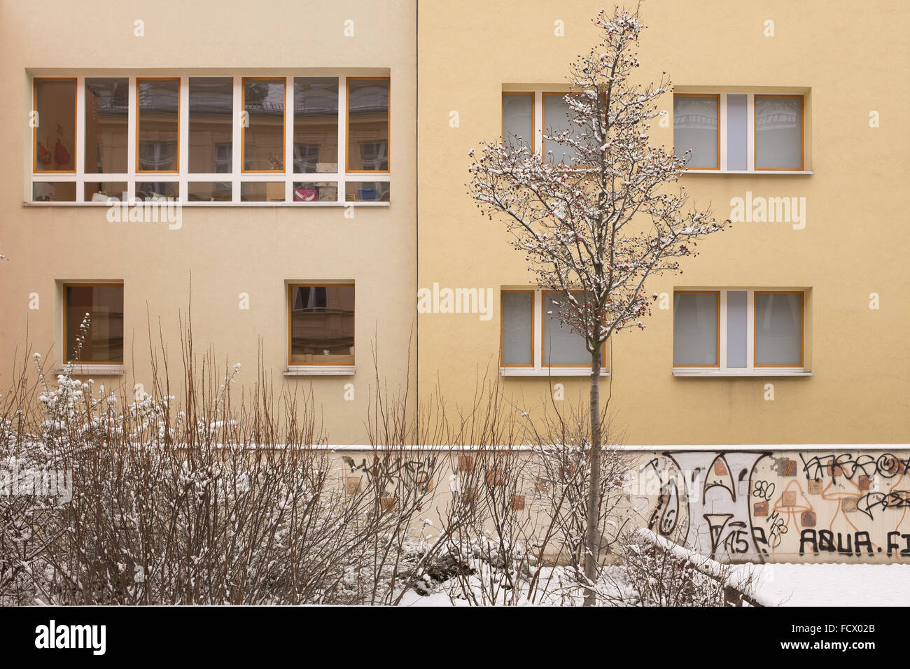 BERLIN - Januar 17: Gebäudewand in der "Kleine Auguststraße" in Berlin-Mitte am 17. Januar 2016. Stockfoto