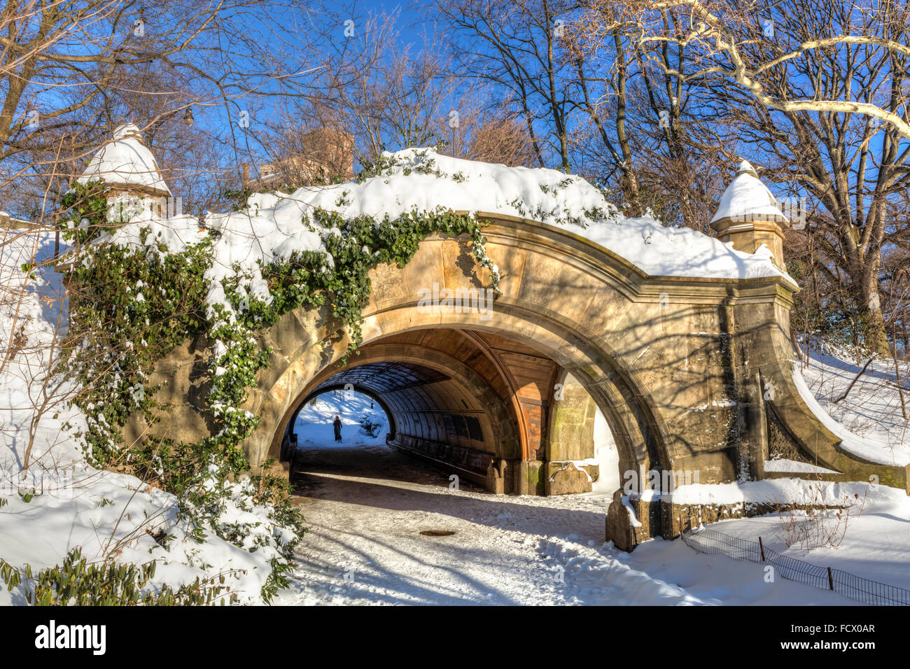 Meadoport Bogen Stein Doppelbogen und Tunnel am Morgen nach dem Blizzard 2016 im Prospect Park in Brooklyn, New York. Stockfoto