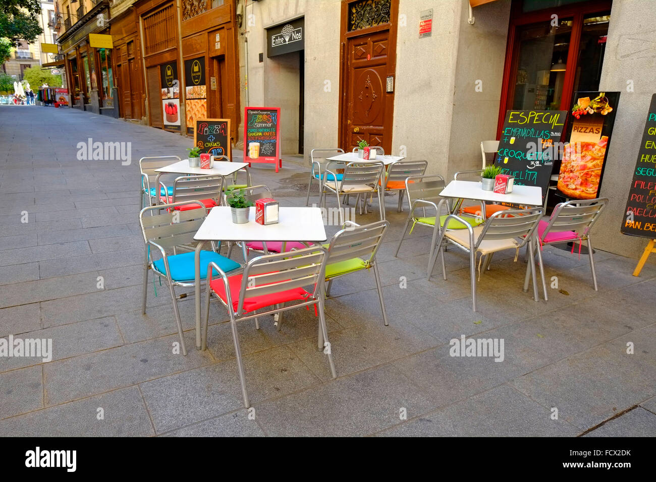 Entre Nein Cafe Madrid Spanien ES Calle Saragossa Stockfoto