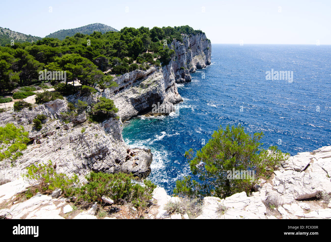 Wellen in der Bucht von Kornati Inseln in Kroatien Stockfoto
