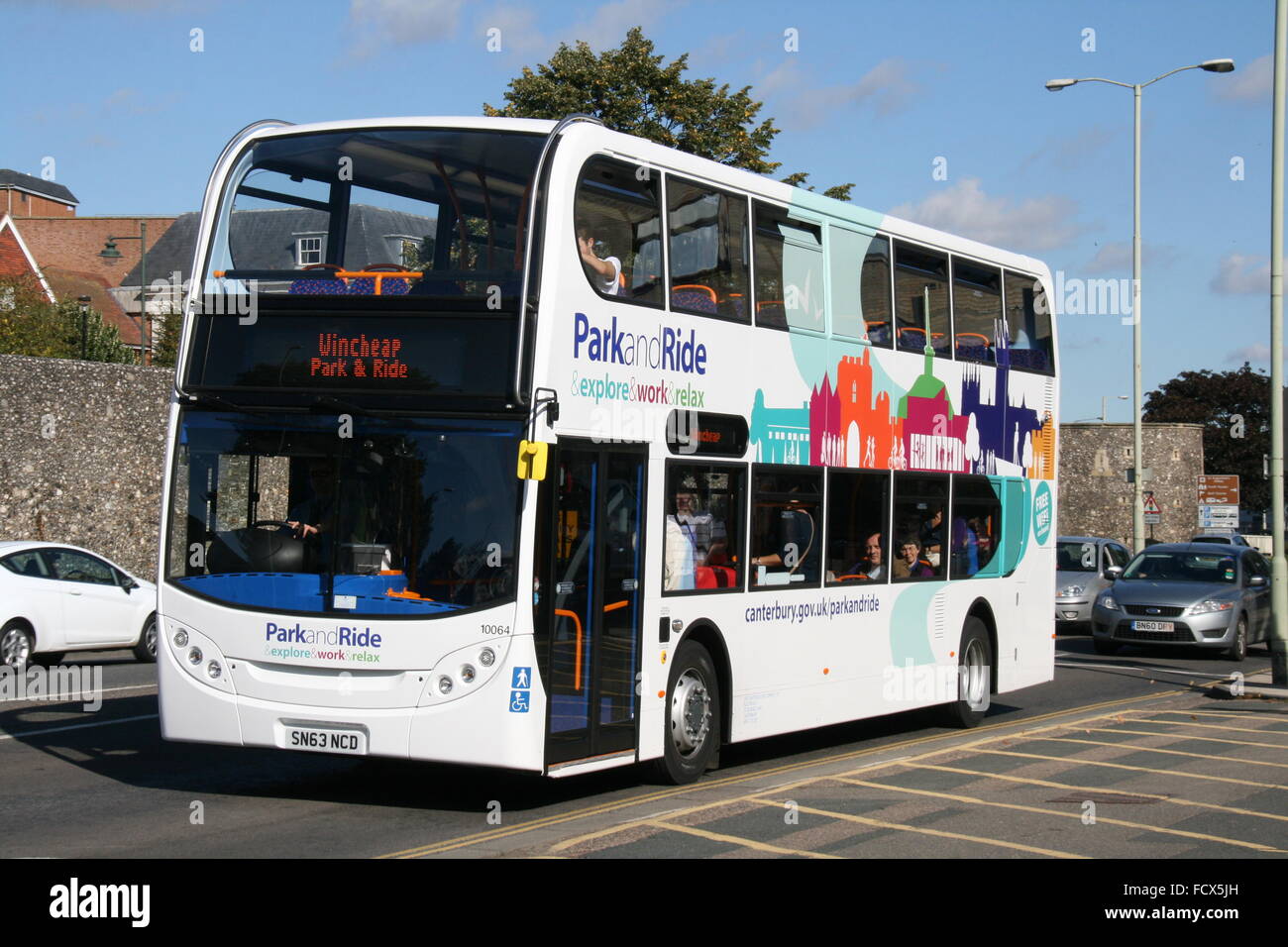 ADL-ALEXANDER DENNIS ENVIRO 400-BUS BETRIEBEN MIT DER POSTKUTSCHE Stockfoto