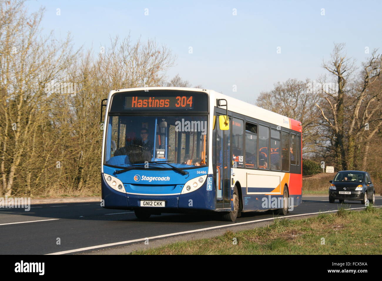 EIN POSTKUTSCHE EINDECKER BUS MADE BY ALEXANDER DENNIS LTD UND ES IST EIN ADL ENVIRO 200 TYP Stockfoto