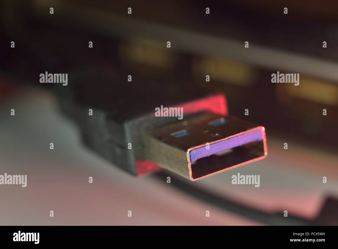 dunkle bunte Makro Zoom USB-3.0-Anschluss Stockfoto