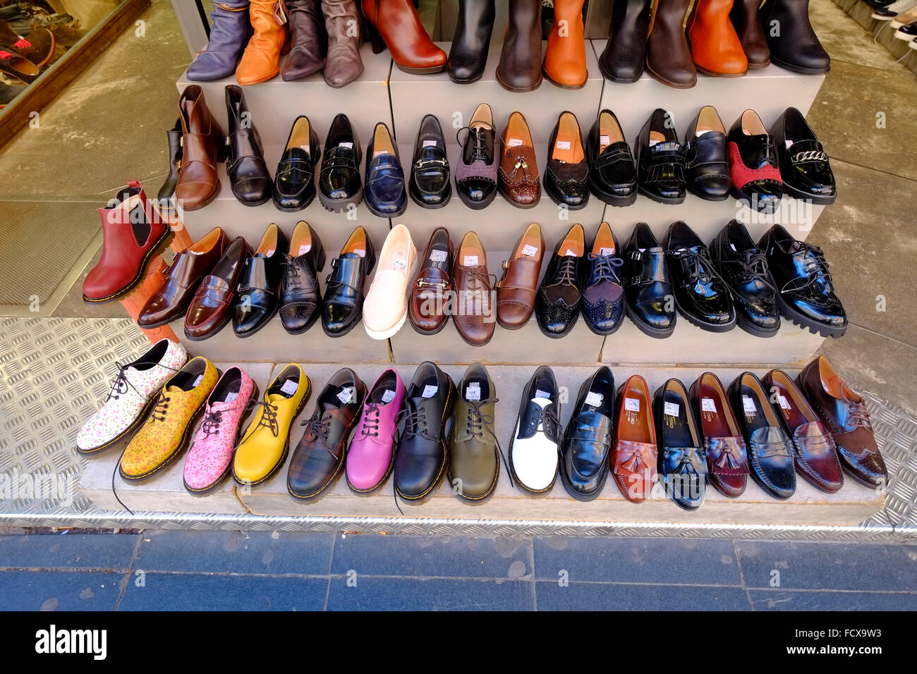 Madrid Spanien ES Leder Schuhe Stiefel Shop Stockfotografie - Alamy