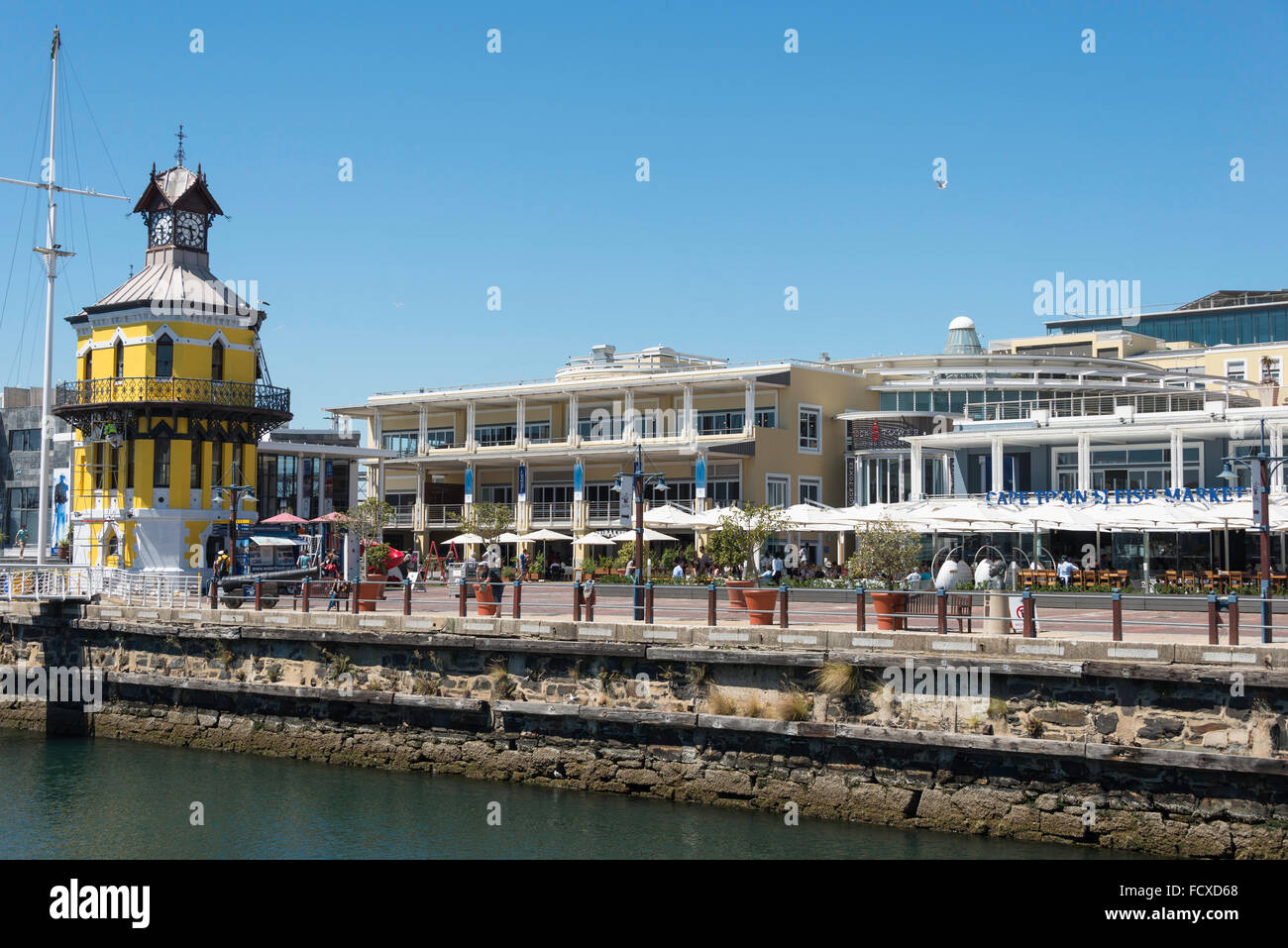 Viktorianische Clock Tower und Fischmarkt, Victoria & Albert Waterfront, Cape Town, Western Cape Province, Südafrika Stockfoto